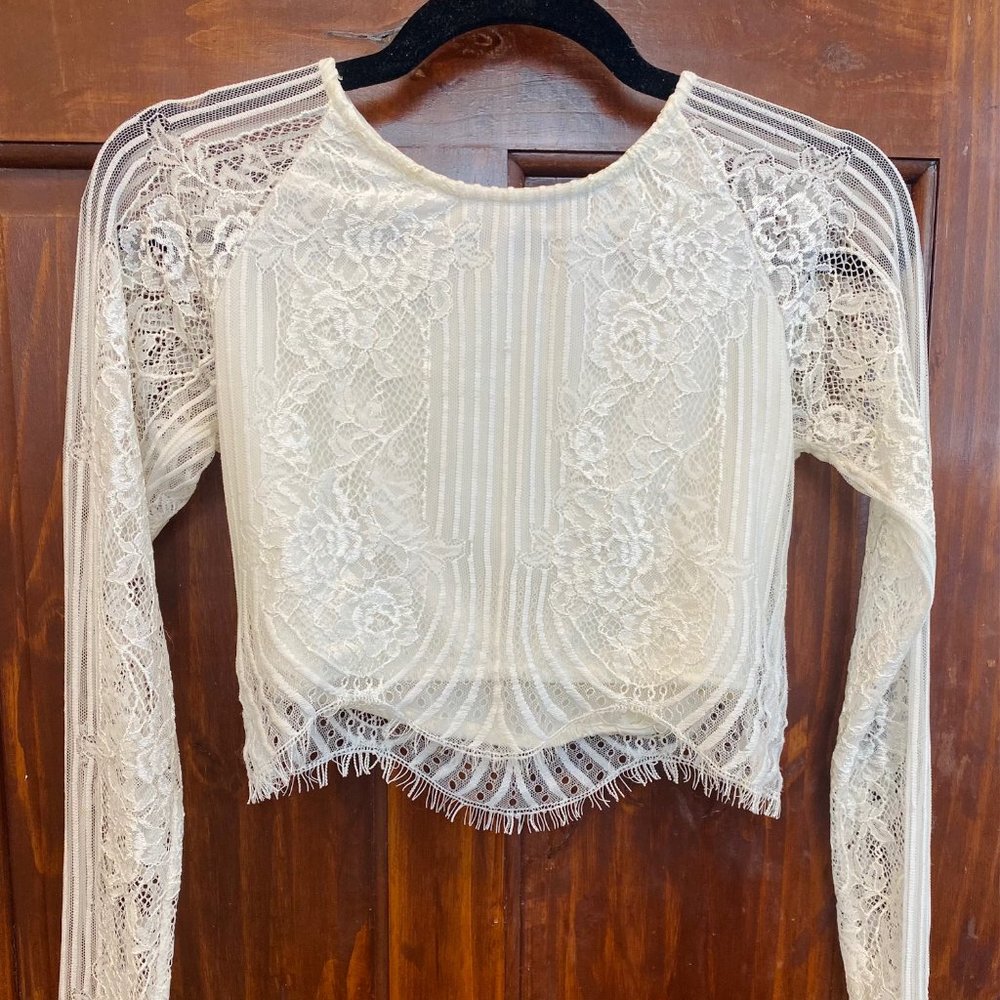FOR LOVE AND LEMONS  WHITE LACE CROPPED TOP